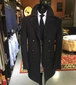Черное мужское пальто